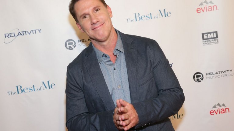 Никълъс Спаркс (1967 г.)
Или мъжът, който задочно е разплакал повече жени от Казанова. Спаркс е писател и автор на The Notebook и A Walk to Remember, които по-късно се сдобиват с филмови адаптации и разбиват още повече сърца. А да постигнеш това само с думи безспорно е талант.