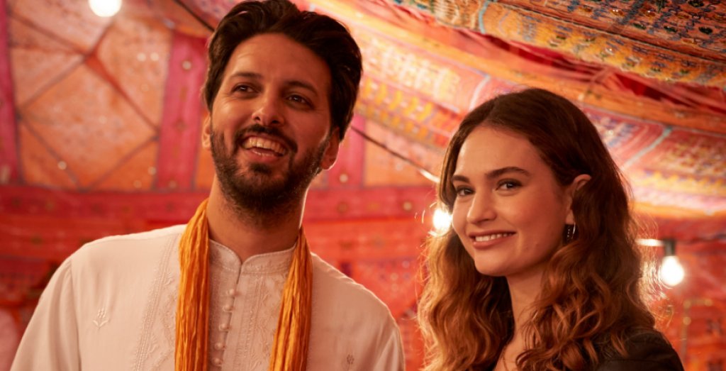 "Какво общо тук има любовта?"
Обръщайки клишетата на романтичната комедия, британският режисьор Шехар Капур събира двамата си главни герои на снимачната площадка. Зоуи (Лили Джеймс) е кино режисьор, която проявява неистов интерес към уредения брак на съседа си Казим (Шазад Латиф).
Казим е лекар, израснал е в Лондон също като Зоуи, но само за да угоди на родителите си, той се съгласява на уреден брак с мюсюлманка, която никога не е срещал лично. Любопитна към това сляпо спазване на традициите, Зоуи инициира снимки на документален филм за брака на Казим, следвайки го до родния му Пакистан.