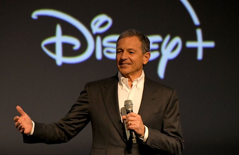 Боб Айгър ще продължи да определя посоката за Disney и в следващите две години.