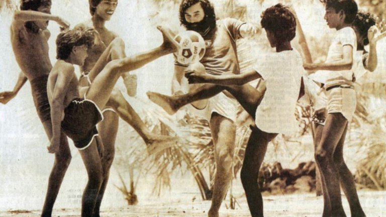 Непозволена игра, мистър Бест! Само децата могат да вдигат високо краката си.