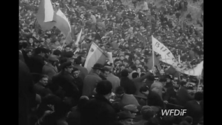През 1969-а българският футбол поставя и до днес ненадминатия си рекорд по най-много привърженици зад граница - 8500 на мач във Варшава.
