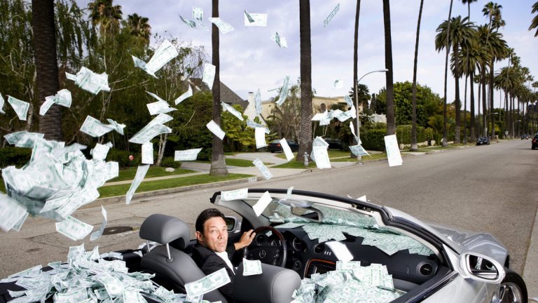 Плащаш минимум 30 лева на мотиватор, който ще те мотивира да станеш богат, харесван, успешен и уважаван, защото ти самият не знаеш как да се мотивираш. Той ще те научи „как да изкарваш пари, докато спиш", ти няма да чуеш нищо по-конкретно от „светът е успял, защото е спал", но пак си е ценна информация, като се замислиш.