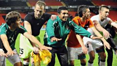 Радостта на футболистите на Шльонск след изненадващото отстраняване на шотландския Дънди Юнайтед в предишния кръг на Лига Европа