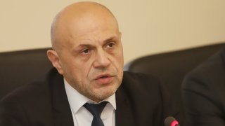 Томислав Дончев: Обсъждаме вариант за оставка в края на септември