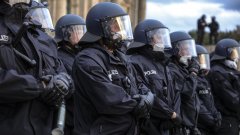 Скандалът в полицията на Северен Рейн-Вестфалия разбуни духовете в цялата страна, настройваки части от обществото срещу полицията