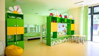Остър дефицит на медицински сестри в столичните ясли