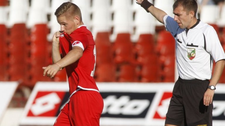 Павел Головодов играе с ЦСКА във "В" група, но за няколко месеца съдбата му струпа тежки удари.