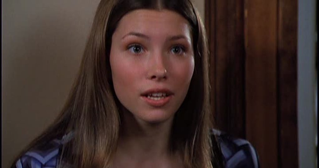 Кариерата си Бийл стартира на 14 години в сериала 7th Heaven. Това е тя в началото...