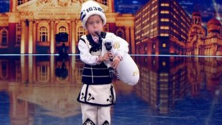 Ако ви звучи крайно, само погледнете шестгодишния Стефчо Иванов с гайдата