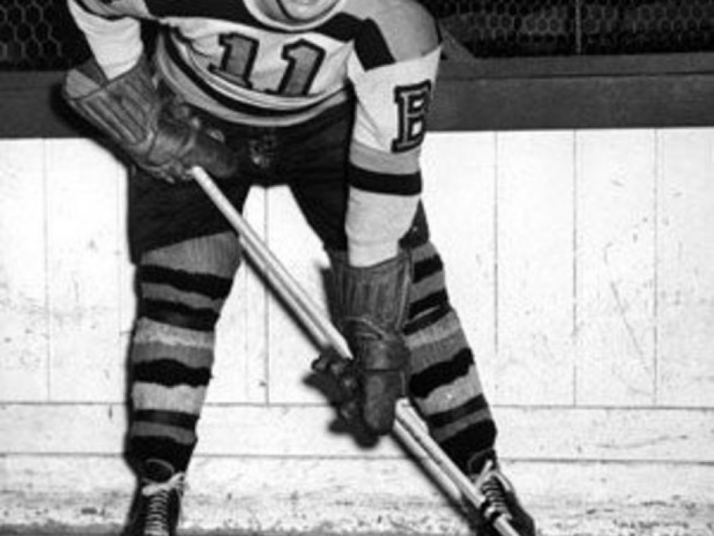 Дон Галингър. Дебютира в НХЛ през 1942 г., но само след няколко успешни залога печели повече от годишната си заплата. После се пристрастява до полуда. След 6 месеца е дисквалифициран и репутацията му е опетнена завинаги. 