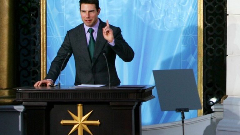 Том Круз
Един от най-известните последователи на Сциентоложката църква в САЩ е актьорът Том Круз. Всъщност той остава и най-известното лице на църквата, като участва в рекламни видеа и горещо защитава спорните практики на религията. Според Круз сциентолозите имат власт "да освобождават хората от наркотиците, благодарение на мисълта, да подобряват условията в света, да връщат престъпниците в правия ред, да създават мир и да обединяват културите“.  Неслучайно той е удостоен с Mедала на Свободата от Международната асоциация на сциентолозите.