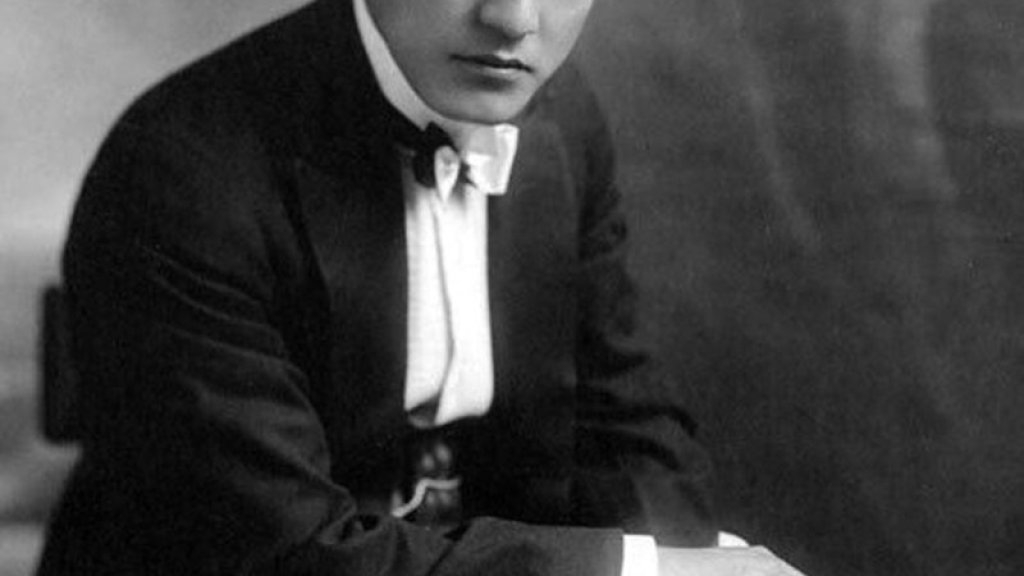 Sessue_Hayakawa_1918_(Fred_Hartsook)