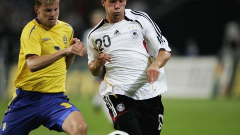 Германия – Швеция
Тези отбори бяха съперници в квалификациите за световното първенство през 2014 г. и изнесоха две спиращи дъха битки с общо 16 гола. В Берлин двубоят приключи при равенство 4:4 след изравнителен гол за гостите на Расмус Елм в последната секунда, докато от Стокхолм германците си тръгнаха като победители с 5:3, макар и на почивката да губеха с 1:2.
Съперниците са заставали четири пъти един срещу друг на световни финали. През 1934 г. немците изтръгват успех с 2:1 на стадион „Сан Сиро“ след два гола на Карл Хохман. През 1958 г. Швеция постига най-големия успех в историята си именно срещу Германия, като печели полуфинала на домакинското си първенство с 3:1, за да се класира за мача за титлата срещу Бразилия, където губи с 2:5. Германците на свой ред триумфират с 4:2 груповия двубой срещу скандинавците през 1974 г., когато по-късно стават и световни шампиони, а четирите гола са на Оверат, Бонхоф, Грабовски и Хьонес. На мондиала от 2006 г. немските домакини отново стигат до успех, само че с 2:0 след две точни изпълнения на Лукас Подолски. 