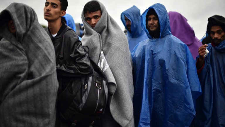 Това лято едва стотина мигранти на ден пристигаха на гръцките острови, сравнено с хилядите от преди година.

