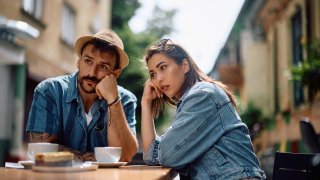8 израза, които издават, че си в неподходяща връзка, но си се примирил