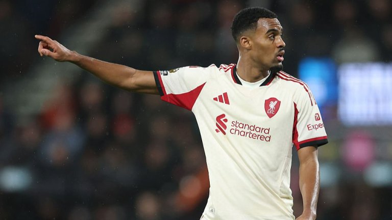 Гравенберх подписа нов договор с Ливърпул