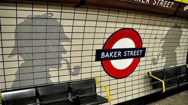 Облицовката на лодонската станция на "Бейкър стрийт" включва силуети на Шерлок Холмс