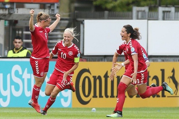 Надим и съотборничките й се радват на победния гол във вратата на Германия на четвъртфинала на Евро 2017. Нападателката вкара първото попадение за победата с 2:1 и Дания е на полуфинал