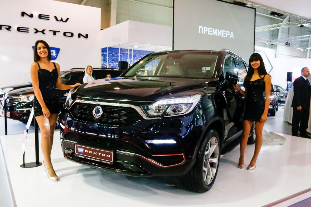 За задвижването на новия SsangYong Rexton се грижи 2,2-литров 4-цилиндров турбодизелов двигател 2.2 e-XDI, съчетан с 6-степенна механична или 7-степенна автоматична трансмисия 7G-Tronic от Mercedes-Benz. Максималната мощност е 181 к.с., а максималният вър