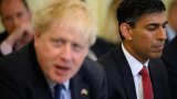 Двама министри от правителството вече напуснаха, а недоволството спрямо британския премиер се трупа