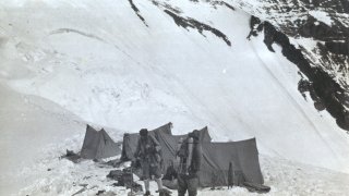 Наистина ли Джордж Малори е първият човек, изкачил Еверест?