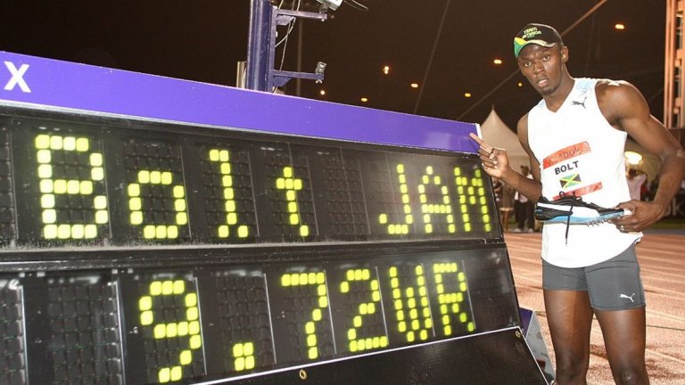 Първите рекорди
Преди Игрите в Пекин 2008, Болт участва на Reebok Grand Prix през май, където подобри световния рекорд на 100 метра с невижданите до този момент 9,72 сек. Това бе едва първият от много световни рекорди на Светкавицата.
