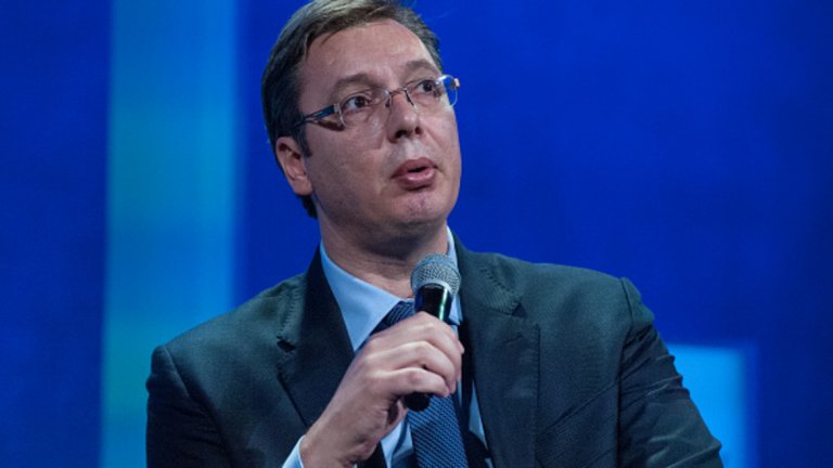 "Чувствам се чудесно, аз му вярвам на сто процента, той работи за хората, той е нашият човек" - казва 69-годишната преподавателка по история Мария. "Той отвори страната за европейските лидери и вдигна на крака икономиката".