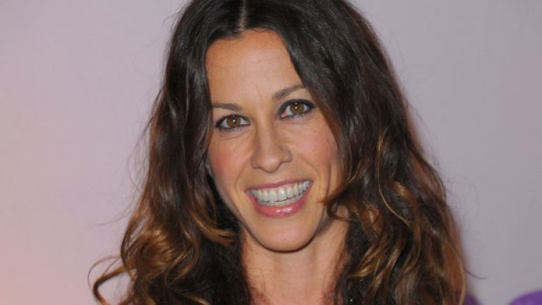 Аланис Морисет признава, че ранния й успех в кариерата я е подтикнал към хранително разстройство. За да не бъде дебела пред камерите, пробвала всякакви диети, като накрая приключила с анорексия и булимия. След 2 години страдания, се възстановила с помощта на приятел, но сега сравнява проблемите си с тези при наркотична зависимост.