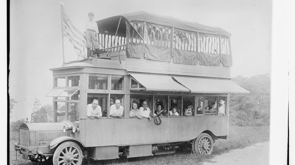 1280px-R.R._Conklin's_auto_bus_LCCN2014699709