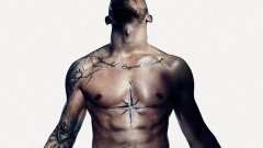Люис Хамилтън обясни какво означават татуировките му