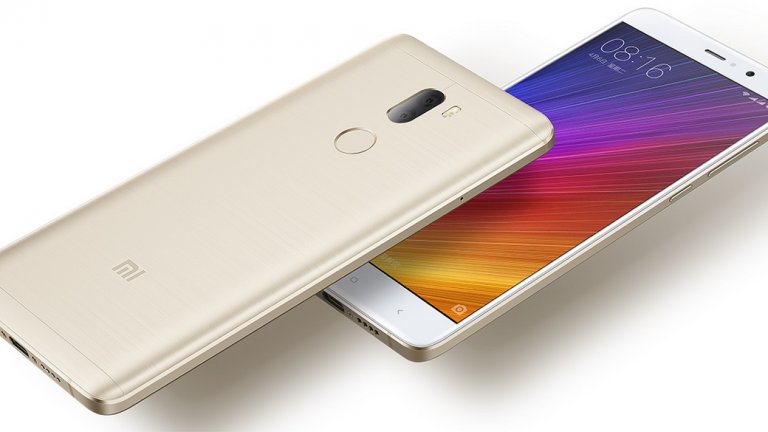 Xiaomi Mi 5s plus
Телефонът има два сензора с 13 MP от Sony, бленда f/2.0 и автофокус с фазова детекция. Първият сензор прави снимките в черно-бял режим, докато вторият създава изображението в RGB-цветови модел. Това е първият смартфон, който използва Clear Sight технологията на Qualcomm - алгоритъм за сливане на две снимки за по-добър динамичен обхват, подобрени детайли и по-малко шум при слаба светлина. 
Устройството работи с четириядрен Snapdragon 821 и се предлага в две опции - 64 GB вградена памет с 4 GB RAM или 128 GB памет с 6 GB RAM.