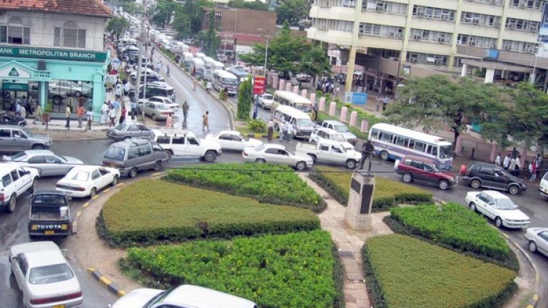 "Дар ес-Салаам е ключово пристанище и тъй като корупцията е навсякъде в страната, оттам влизат наркотици, оръжия и хиляди други забранени стоки от Китай и Индия"