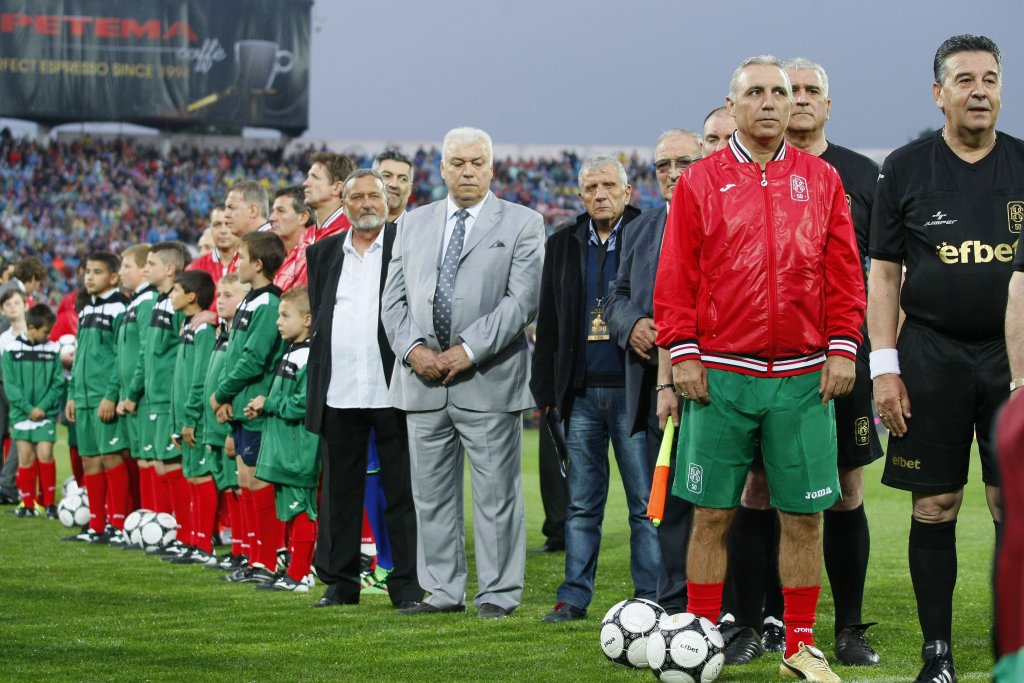Отборът на Христо Стоичков победи с 4:1 тима на звездите