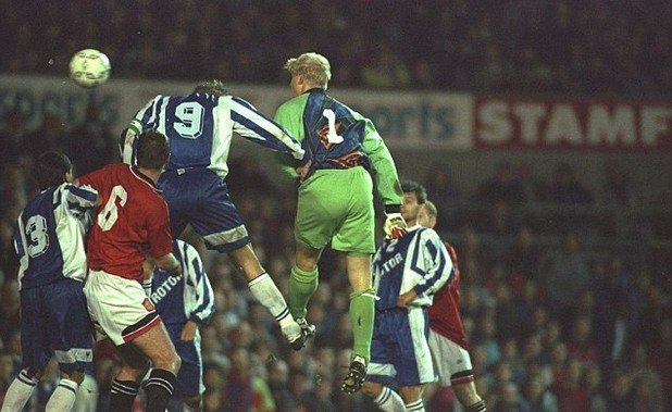 Манчестър Юнайтед - Ротор Волгоград 2:2, 1995 г., УЕФА
Бекъм, Скоулс, Кийн и останалите отпадат още в първия кръг на турнира за Купата на УЕФА, след като в първия мач стигат само до 0:0 като гости.