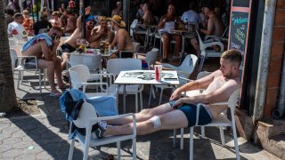 В страната ще могат да спират сервиза навън при горещи вълни