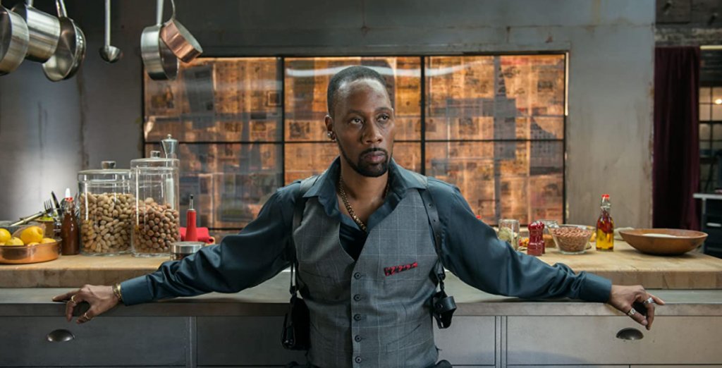 RZA
RZA е друга легенда от зората на хип-хопа, изгрявайки като лидер и двигател на бандата Wu-Tang Clan. През последните две десетилетия обаче той е замесен с участия в много успешни холивудски филми, сред които са двете части на “Убий Бил”, както и “Американски гангстер”. Пробва се и като режисьор с “Мъжът с железните юмруци” и няколко нископрофилни ленти, но като цяло май режисурата не му е сила.