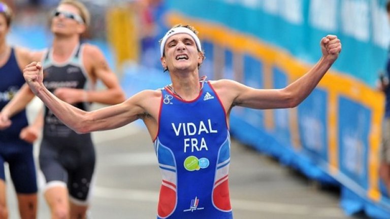 Лоран Видал - състезател по триатлон от Франция. Умира от сърдечен удар на 10 ноември 2015 г.