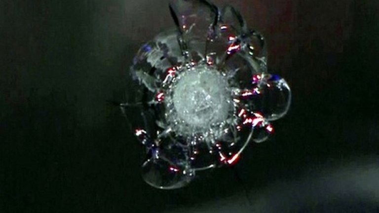 12.	Телевизионните студия са с бронирано стъкло
Не знаем дали заради протестите срещу Мондиала или нескопосаните коментари, но тв-студията на стадионите отнесоха доста камъни в деня на откриването. За щастие коментаторите като Фабио Канаваро и Патрис Виера бяха на сигурно място