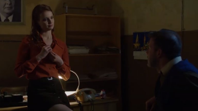 “Късата клечка”
Премиера: 25 февруари
Филмът проследява българското социалистическо минало, черти от което са се пренесли и в настоящето. Историята започва от началник на полицейско управление, който си урежда среща с любовницата. Макар и да са скандализирани от изневярата, неговите колеги и подчинени му помагат да прикрие аферата и да поддържа извънбрачната си връзка. Докато събитията не излизат извън контрол и не се стига до убийство.