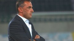 Петев се спаси от националния отбор на България и едва ли някой ще тъжи за него. Поредната треньорска смяна обаче няма да спре пропадането