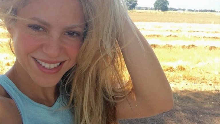 Шакира и Жерар Пике наистина са перфектни един за друг.
    What us girls have to go through to get a selfie / Lo que tenemos que hacer las chicas para tomar un selfie Shak A video posted by Shakira (@shakira) on Jul 7, 2016 at 11:28am PDT