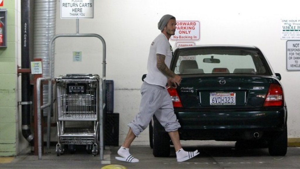 David+Beckham+David+Beckham+Whole+Foods+Santa+k3IGz6Bk0fxl