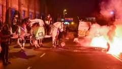 Ранени полицаи и хаос: Какво провокира безредиците в Бирмингам