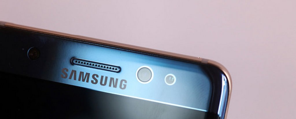 Samsung Galaxy Note 7 ще може да се купи и в нов цвят - коралово синьо, което ще се предлага в САЩ заедно с цветовете черен оникс и сребърно титанов.