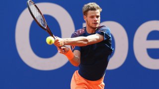 В главата му има само шумове - глухотата, която за него е предимство