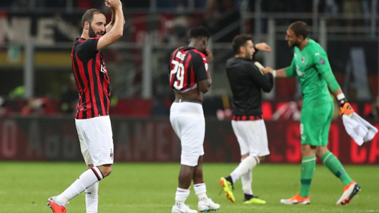 7. Гонсало Игуаин (в Милан под наем от Ювентус)
Класата на аржентинеца е такава, че се приспособява във всеки отбор. След привличането на Кристиано Роналдо в Ювентус се оказа, че няма място за него в състава на шампионите и отиде под наем в Милан, където се справя отлично. Игуаин вече има 7 гола на сметката си и тифозите на "росонерите" започват да го харесват.