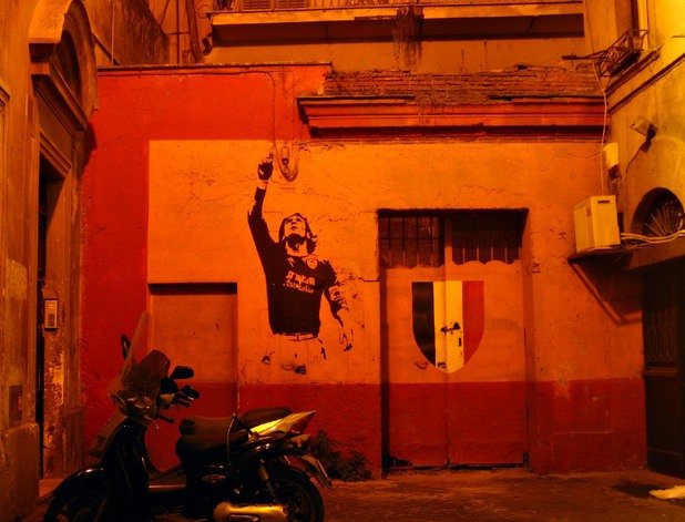 Рим е град с много славни личности в историята, но Принца в наши дни е един - Франческо Тоти. Рисуват го дори по стените.