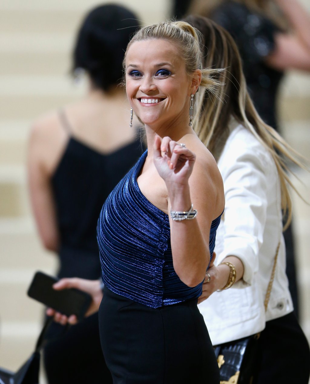 Рийз Уидърспуун има 3 деца, 2 от Райън Филип, с когото се ожениха през далечната 1999 и едно от  Джим Тот. Най-голямата й дъщеря е на 17 и ужасно много прилича на нея