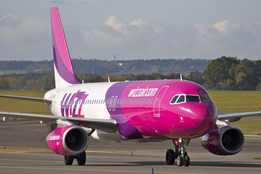 a320_232_ha_lwl_wizz_air_wzz_w6_prague_ruzyne_prg_lkpr_1