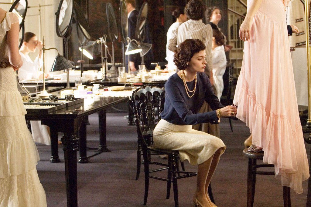 \"Коко преди Шанел\" (Coco avant Chanel) 
Ан Фонтейн е режисьор на биографичния филм за емблемата на френската култура – Габриел (Коко) Шанел. Сценарият проследява живота на първата жена дизайнер в ранните й години, когато работи като певица в заведе